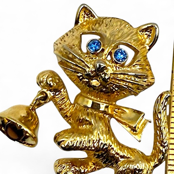 Vintage Avon Cat Bell Brooch Pin Gold Tone Rhinestone Eyes Signed Frisky Kitty - Picture 3 of 8